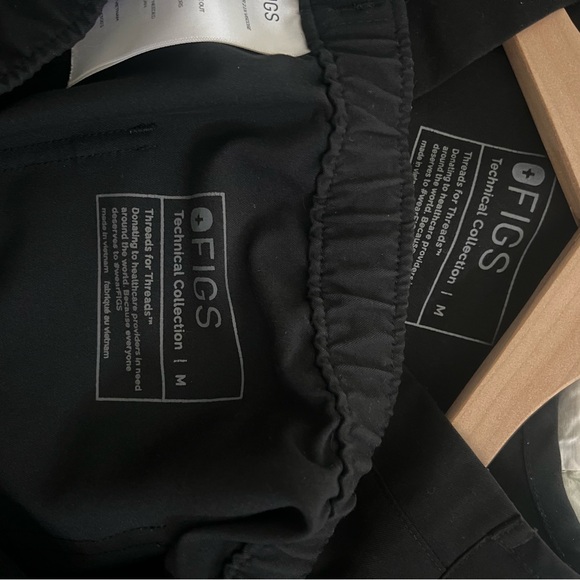 Figs Men Black Scrub Set - Picture 5 of 6